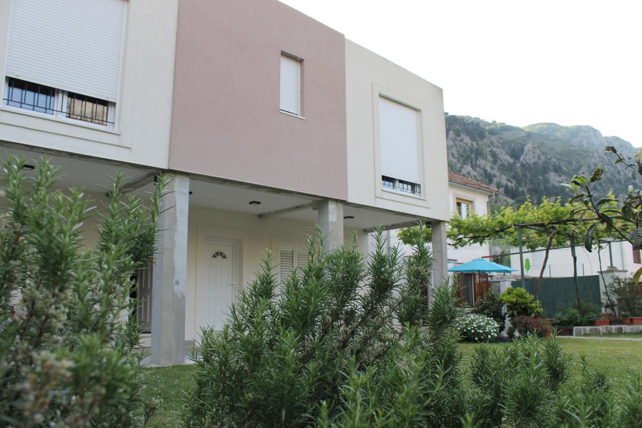 Apartments Grgurevic Kotor Bagian luar foto